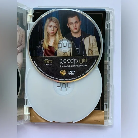 Gossip Girl: The Complete First Season DVD - Picture 4 of 7
